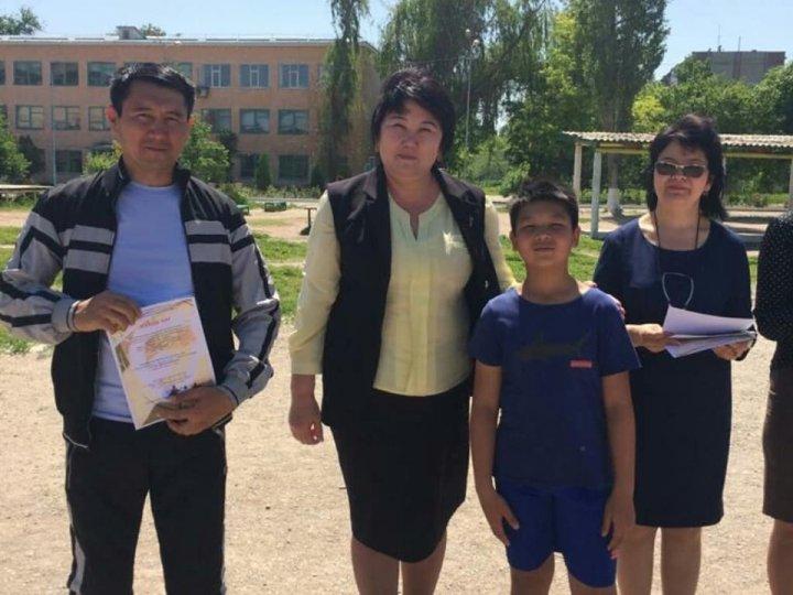 Республикалық "Отбасы сағаты" акциясына орай 5-6 сынып ата-аналарының қатысуымен "Әкелер футбол ойнайды" сайысы өтті.