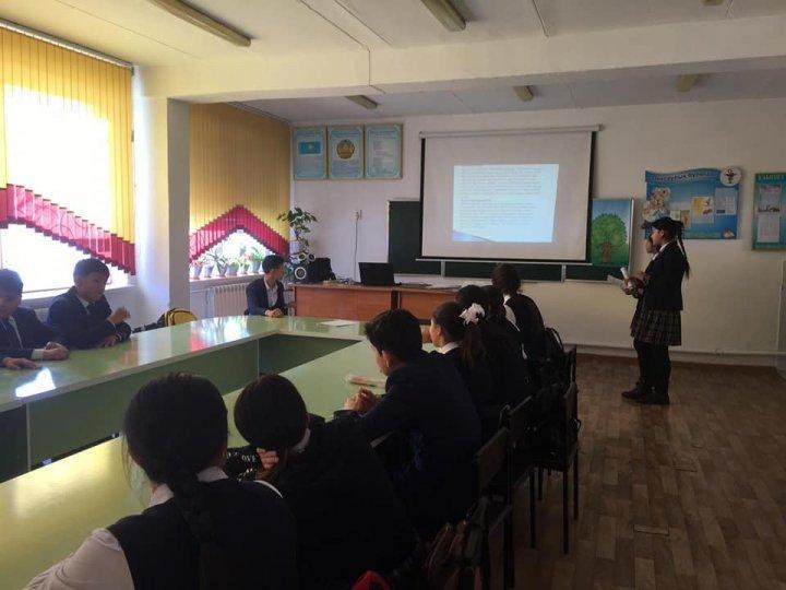 26.11 күні 8 "В" сыныбында мерекеге орай "Елбасы және тәуелсіздік - егіз ұғым" атты ашық тәрбие сағатын өтті.
