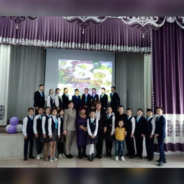 8 - наурыз -Халықаралық әйелдер күніне орай 6«Д» сыныптың білім алушылары аналар мен сыныптас қыздарды мерекесімен құттықтап, мерекелік кеш ұйымдастырды.